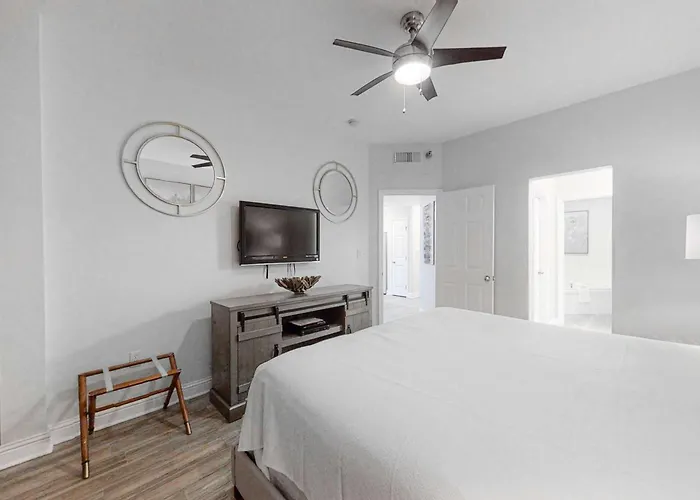 Gulf-front W Access Wifi Balcony & Shared Pools Hot Tubs & Gym Holiday home *