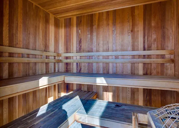 Gulf-front W Access Wifi Balcony & Shared Pools Hot Tubs & Gym *